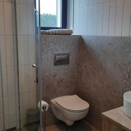 Nad Jeziorem Z Sauna